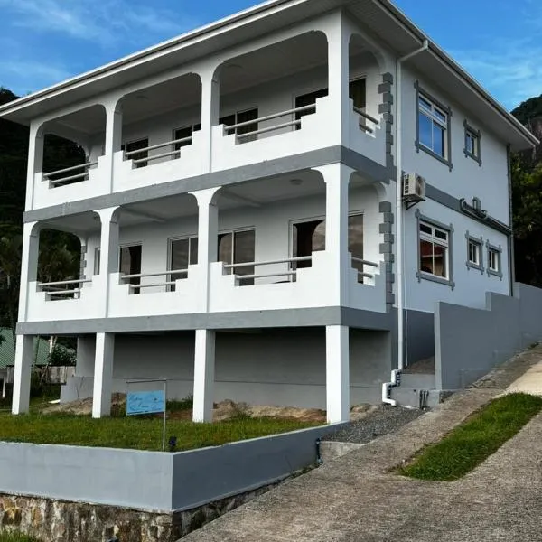 Western Ocean Breeze Self Catering, hotel in Victoria