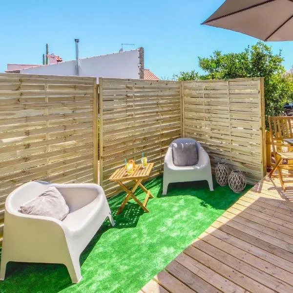 Casa Amarela-Tiny House with fantastic view-pool and close to the beaches, hotel in Silves