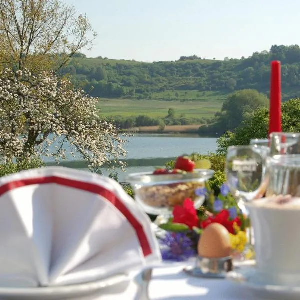 Hotel-Ferienwohnungen Cafe Maarblick, ξενοδοχείο σε Schalkenmehren