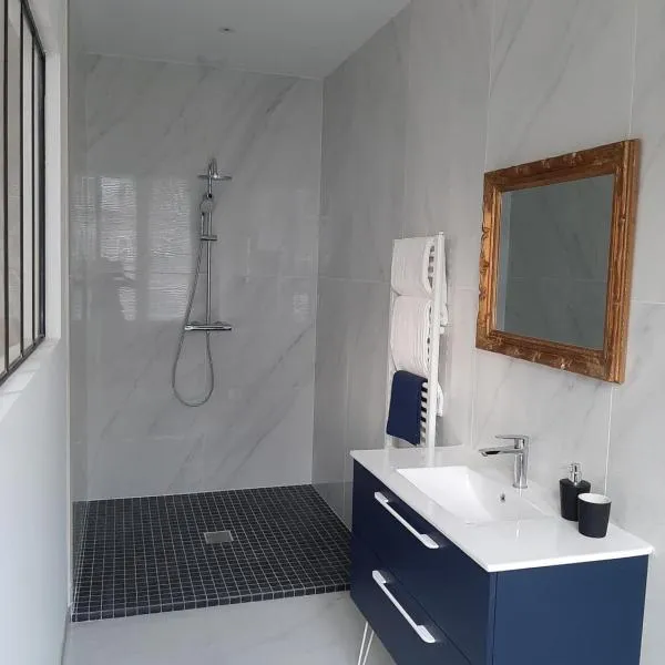 Suite Yves Klein - proche gare et centre-ville- entrée privée, Hotel in Remiremont