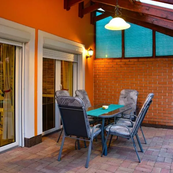 Afrodite Apartmanház, hotel en Eger