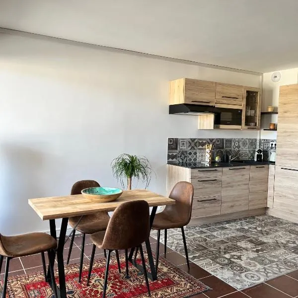 PORT GRIMAUD GOLFE ST TROPEZ BEL APPARTEMENT, hotel a Grimaud