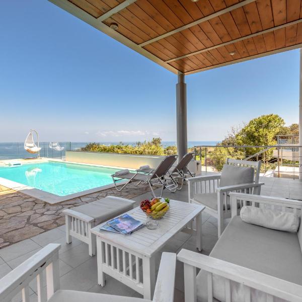 Villa Serenity - With Private Heated Pool, Gerani