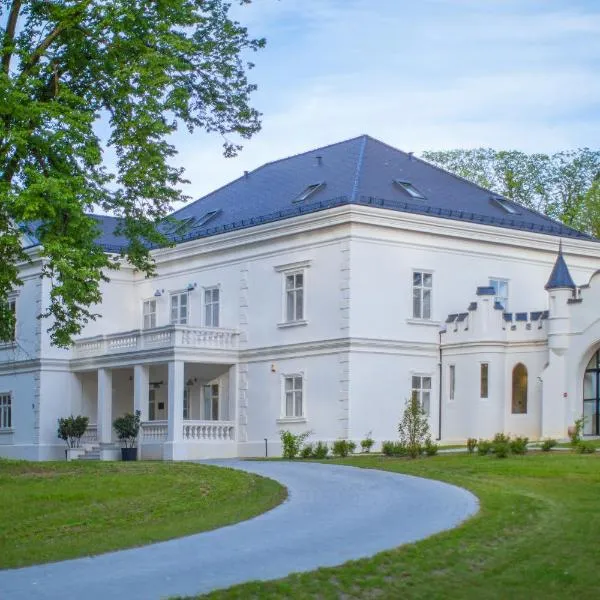 Dvorac Janković, hotel in Suhopolje