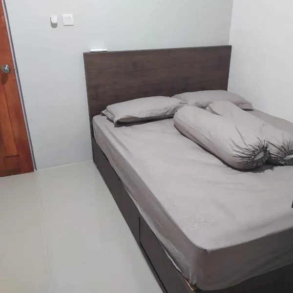 Rooms at Josapa Guest House, hotel in Batam Center