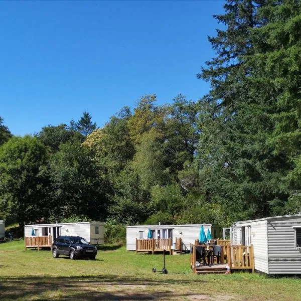 Camping Les Roussilles, hotel v destinaci Saint-Sylvestre