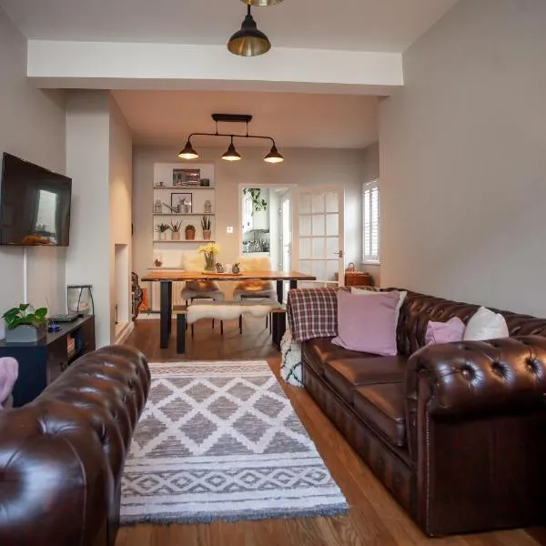 Hereford City - St Owens Terrace - Comfortable & Spacious Well Presented Three Storey House, Perfect For a Weekend Away & Exploring The City On Foot - Hosted By RENTMYHOUSE, hotel en Hereford