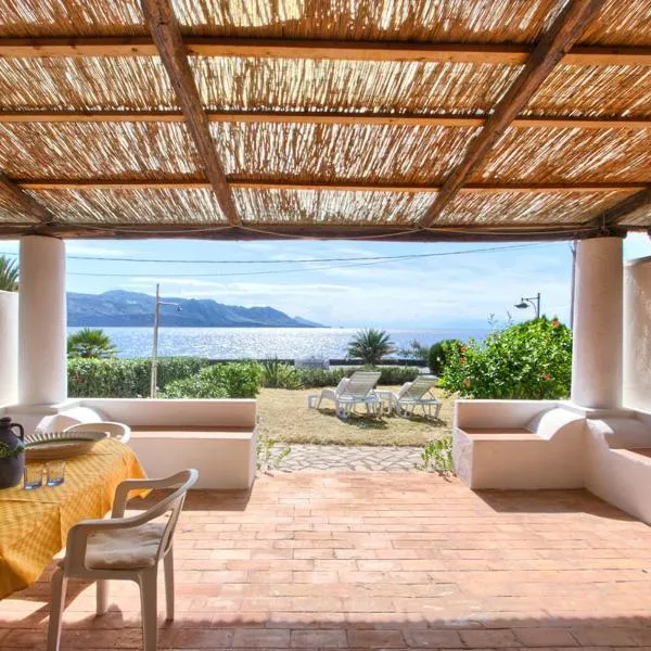 Le case di Eolo - Lingua - Isola Salina, hotel a Lingua