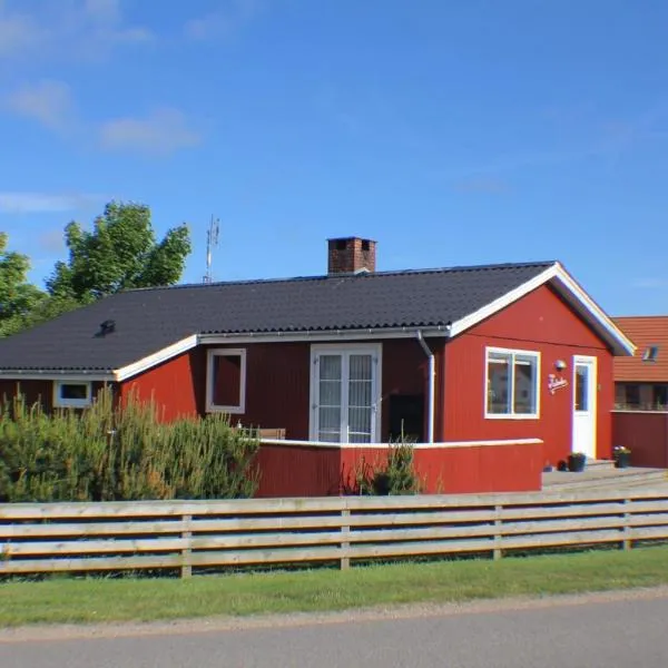 The Little Red Cabin Near Blåvand!, hotel in Blåvand