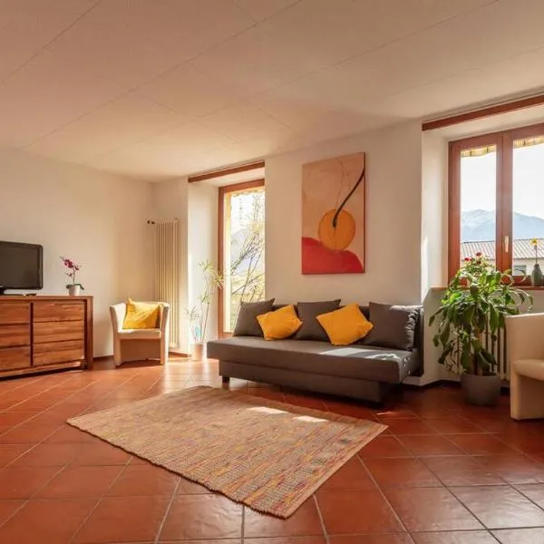 Casa al Sole - Bellissimo appartamento con terrazza e vista lago, hotel in Minusio