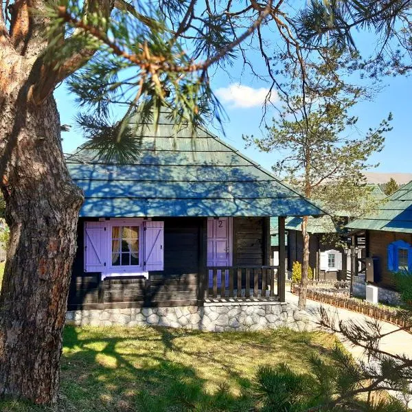 El Paso City, Zlatibor - Unique Wooden Cottages, Treehouse, Wild West Rooms, accommodation 1-6 people, hotel in Zlatibor