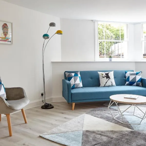 Stylish, spacious flat with private parking, khách sạn ở Bristol