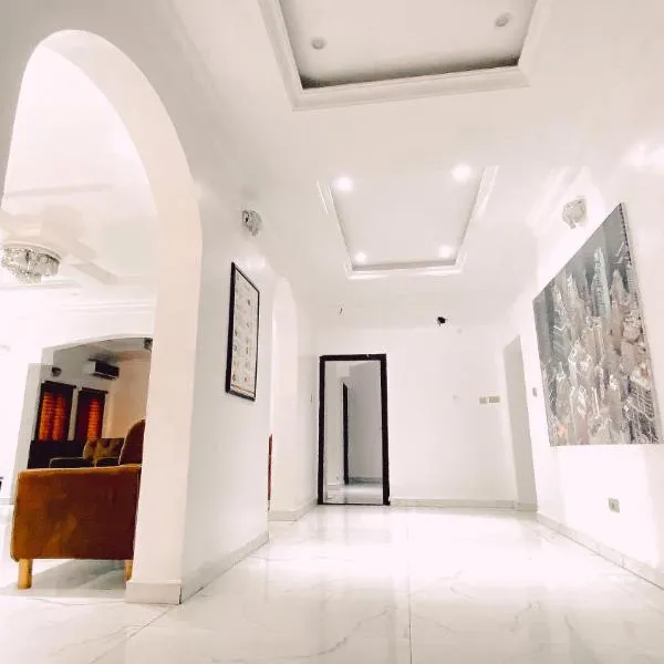 Royal Court Lounge & Boutique Hotel, Hotel in Port Harcourt