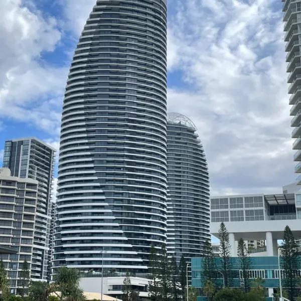 4 Bedroom Huge Sub Penthouse Oracle Level 31 Magnif VIEWS 260m2 Family Skyhome Sleeps 8 Adults and 2 Children, Sofa Bed Portacot, High Chair Central to Everything Resort Skyhome 5 STAR Luxury, hotel in Gold Coast