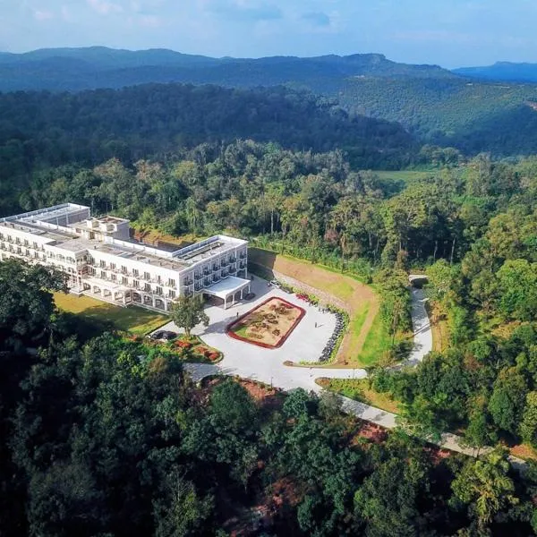 Montrose Golf Resort and Spa - Coorg, hótel í Jambur