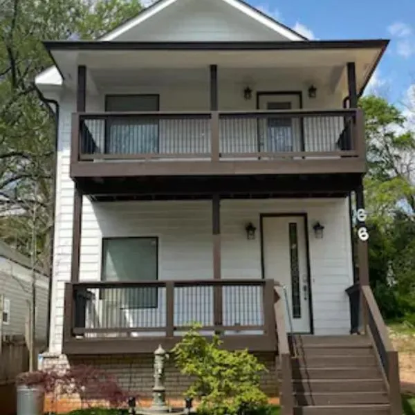 Atlanta Unit 1 Room 1 - Peaceful Private Master Bedroom with Private Balcony, Hotel in Atlanta