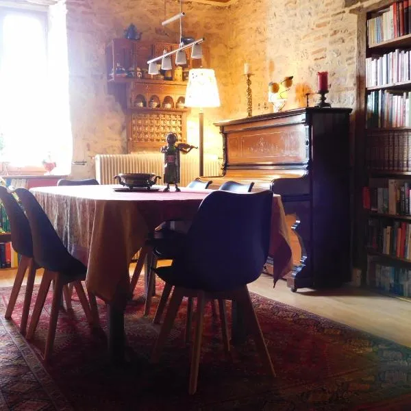 Chambre d'Hôtes les 3 Cochons d'Olt, hôtel à Arcambal