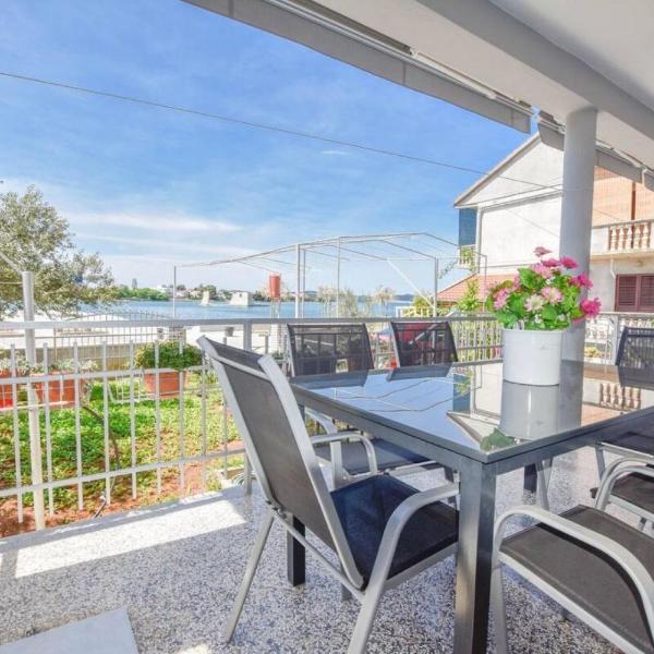 Apartment Dama - 10 m from beach