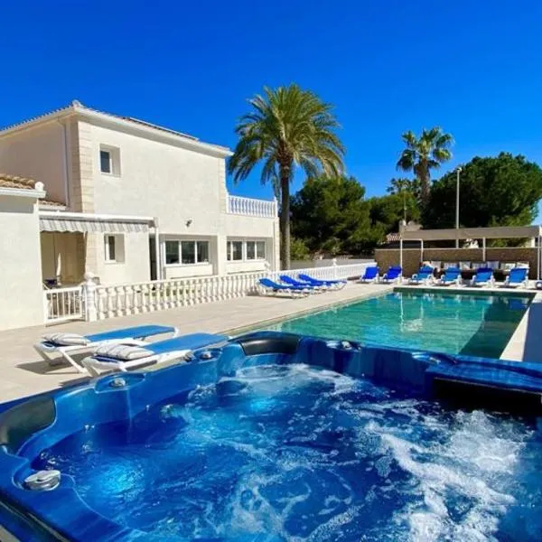 Villa Luxueuse HIVA OA à 3 min à pied de la plage, hotel v destinaci Orihuela Costa