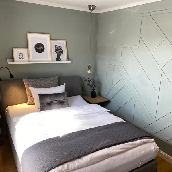Boutique Hotel Lindenhof, Bed & Breakfast: Aurich şehrinde bir otel