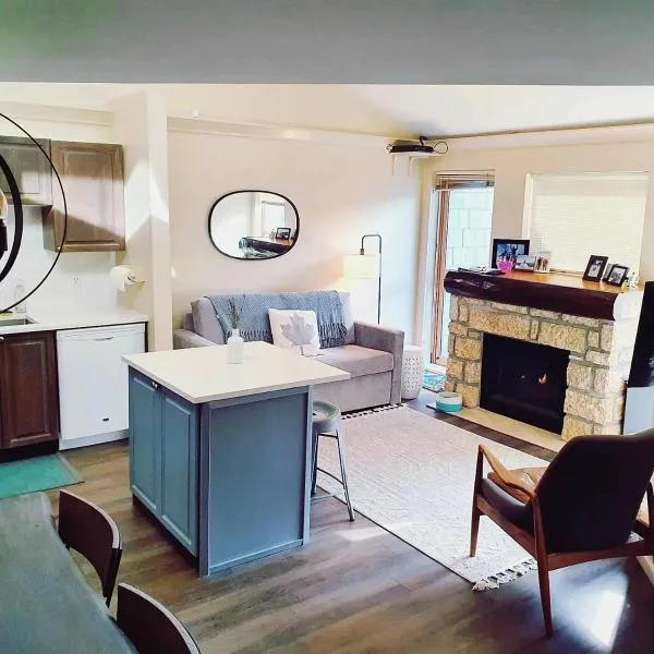 R & R Retreat Luxury Condo, hotel in Whistler