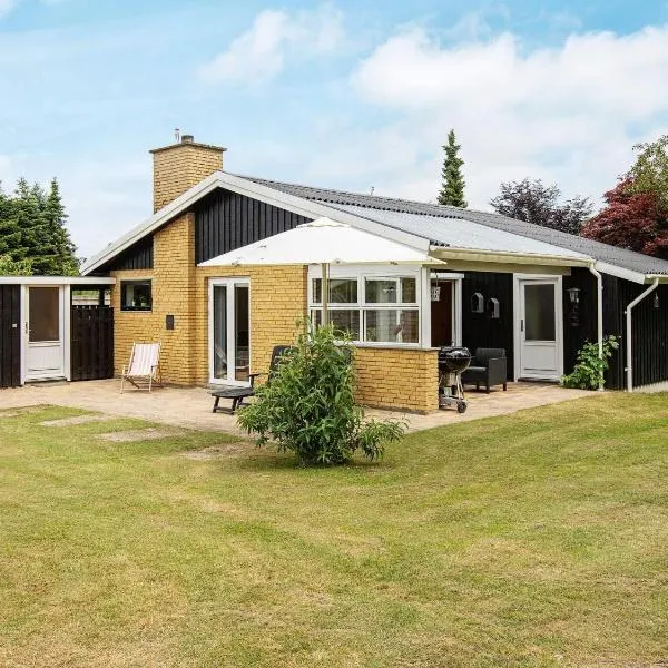 5 person holiday home in Væggerløse-By Traum, hotel v destinaci Bøtø By