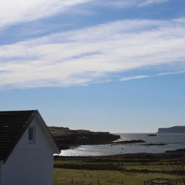 The Loft at Strathardle - Lochside Apartment, Isle of Skye, ξενοδοχείο σε Dunvegan