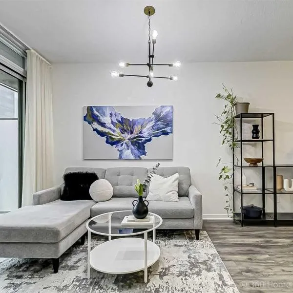 Prime Location - Stunning 2-bdrm Condo，位于多伦多的酒店
