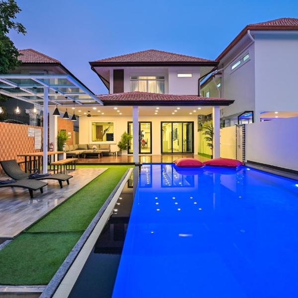 4BD Pool Villa Pattaya with Jacuzzi - Exquisite Pool Villa A