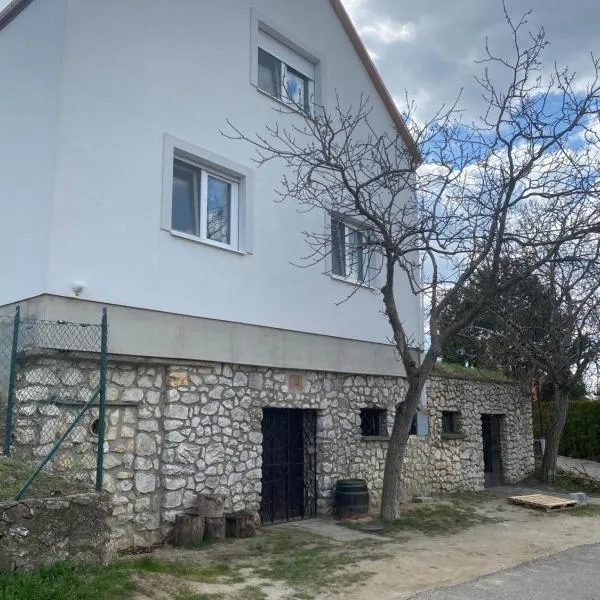 Ubytování Pod Mezu, ξενοδοχείο σε Hlohovec