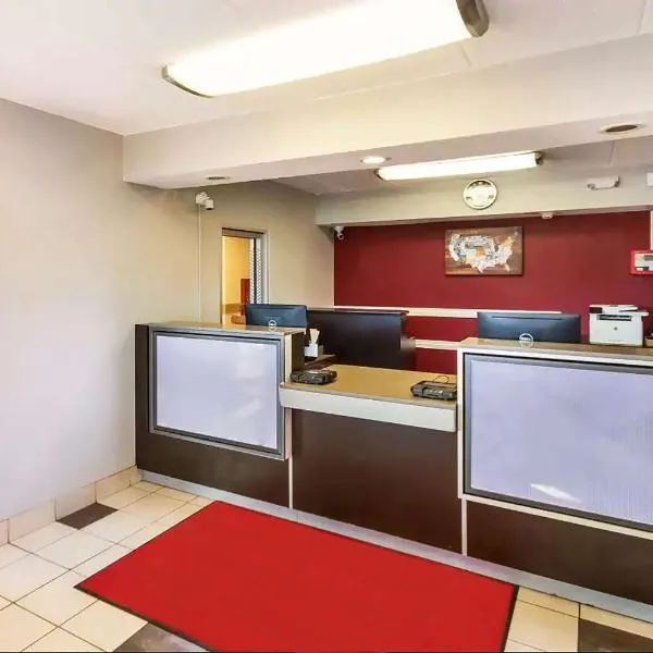 Super 8 by Wyndham Charleston WV, hotel in Charleston