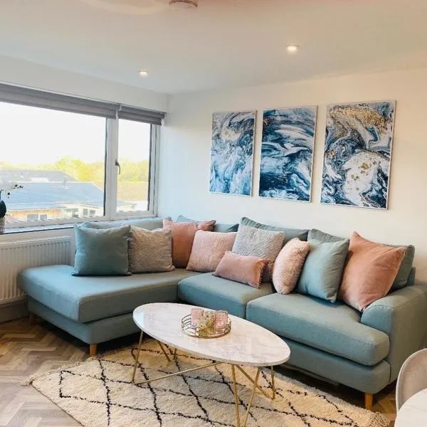 Lees Lookout Holt ,2 bedroom luxury apartment with private parking, Hotel in Holt