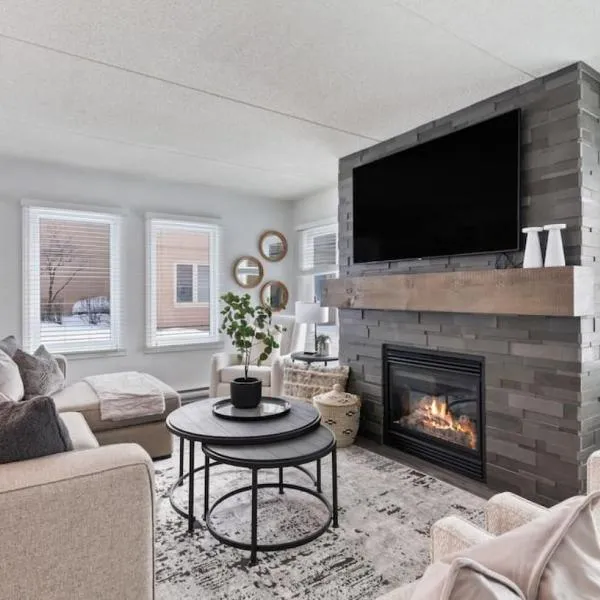 Mountain Walk Chalet Across From Blue Mtn Village, hotel in Blue Mountains