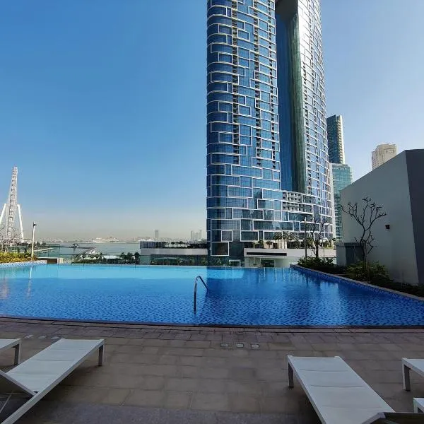 HiGuests - Stylish Apartment Floating Over The Marina Waters, hotel in Dubai