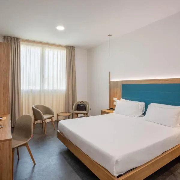 V Hotel, khách sạn ở Ancona