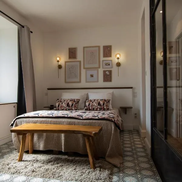 SOUS LE TILLEUL à RUOMS, Hotel in Ruoms