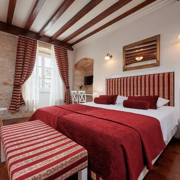 Palace Central Square, hotel in Trogir