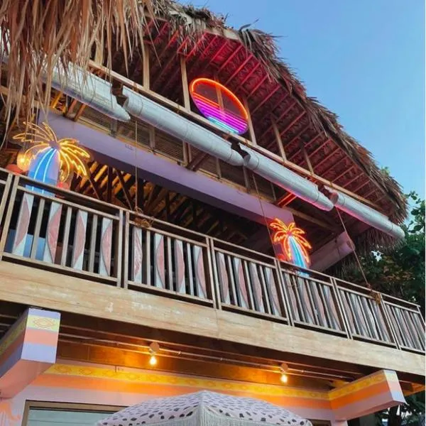 Fatwave Surf Resort, hotel em San Juan