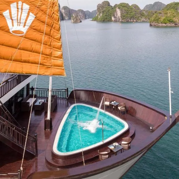 Genesis Luxury Regal Cruises, hotel in Ha Long