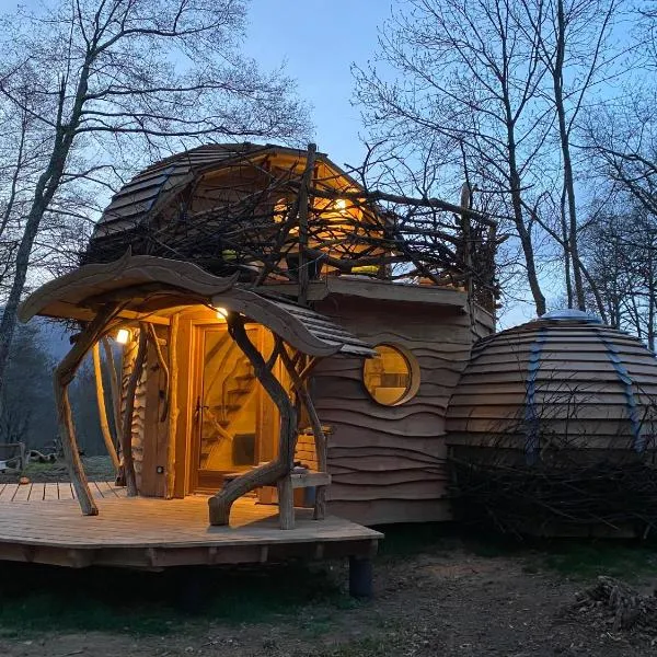 Les Cabanes De Pyrene, hotel u gradu Cazarilh