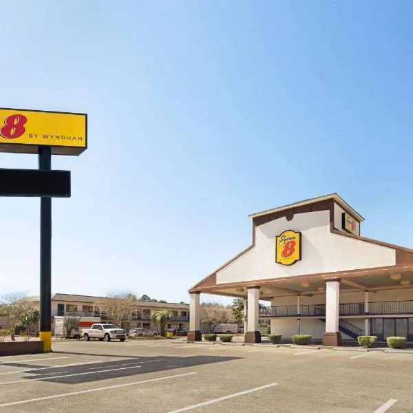 Super 8 by Wyndham Gulfport Airport NW Near Biloxi, hôtel à Gulfport