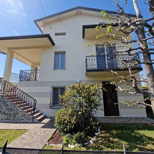 B&B A due passi dal Lago, ξενοδοχείο σε Adro