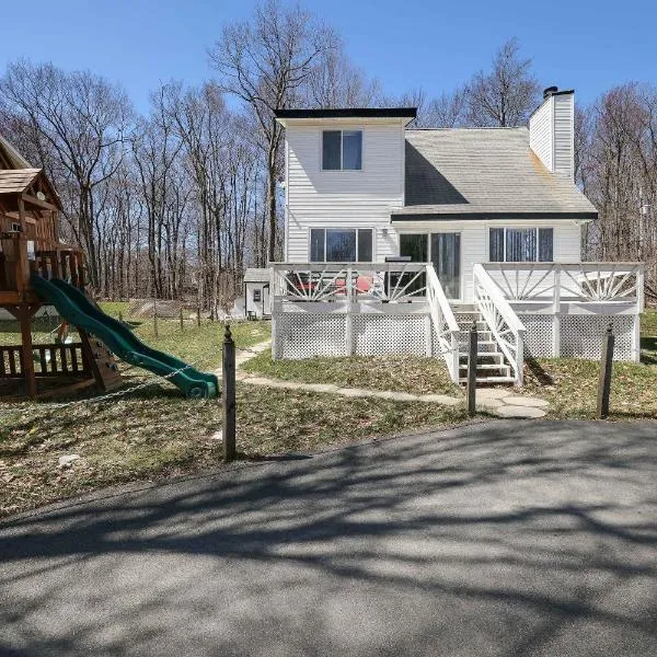 Cozy Poconos Mountain House with 3 bedrooms, hotel v destinaci Tobyhanna