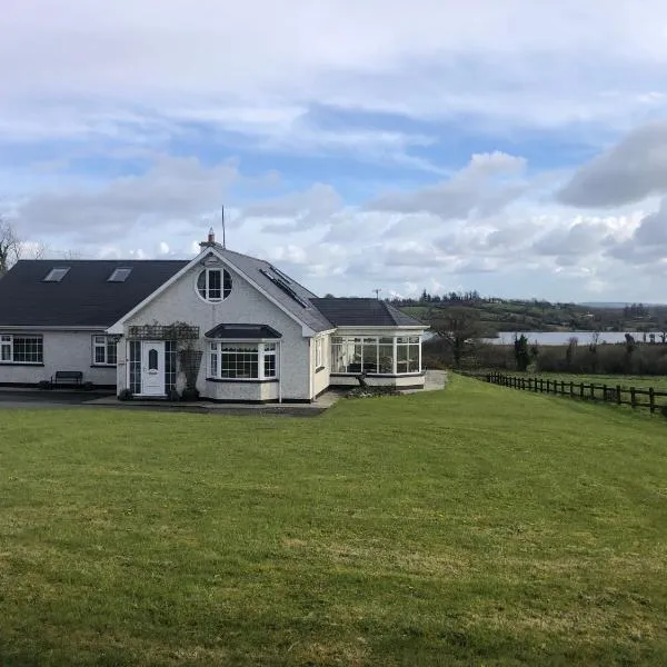 Lough Aduff Lodge 5 minutes from Carrick on Shannon、リートリムのホテル
