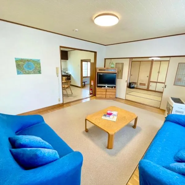 Holiday House Toya, hotel v destinaci Jezero Toja