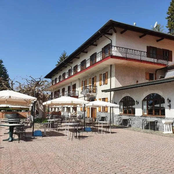 Hotel Madonna di Luciago、Armenoのホテル