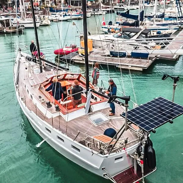 Zeilschip Lucia, hotel in Vlissingen