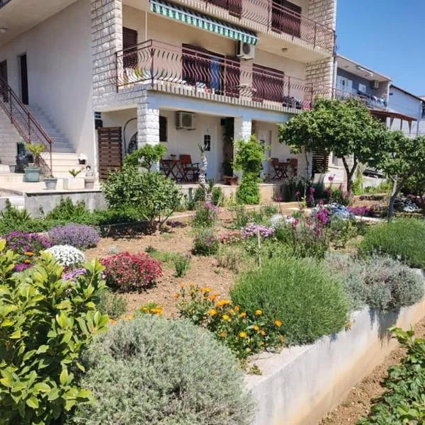 Apartments Tomaš, hotel in Trogir
