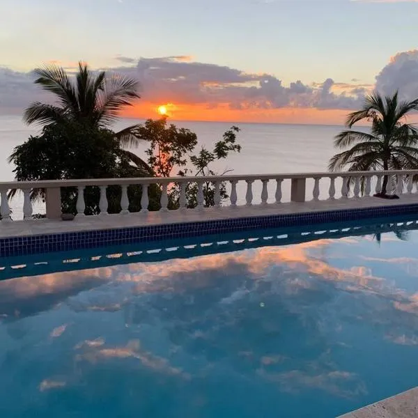 Oceanfront 3 bedrooms, 4beds, AC, WiFi, luxury villa, hotel in Woodlands