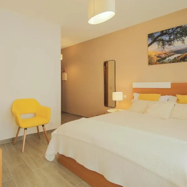 Casa dos 4 Caminhos - Guest House Douro, hotel v destinaci Peso da Régua